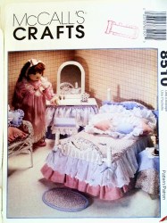 8510 605 McCalls 18'' DOLL POSTER BED, QUILT, LINENS, VANITY, RUG PATTERN new